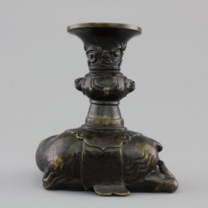 A Chinese bronze incense burner modeled as a reclining elephant, Ming Dynasty, 16/17th C. — 照片 3