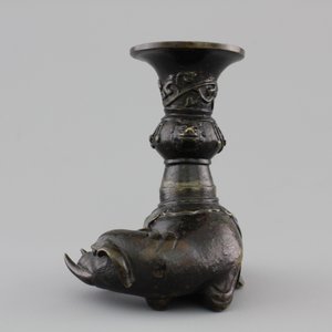 A Chinese bronze incense burner modeled as a reclining elephant, Ming Dynasty, 16/17th C. — 照片 4