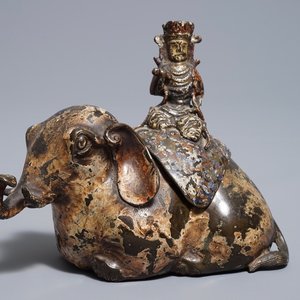 A Chinese bronze incense burner modelled as an elephant with female rider, Ming — 照片 1