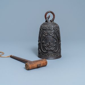 A Chinese bronze 'lotus' bell, Qing — photo 1