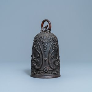 A Chinese bronze 'lotus' bell, Qing — photo 3