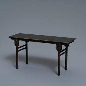 A Chinese bronze miniature model of a scholar's table, 19th C. — 照片 1