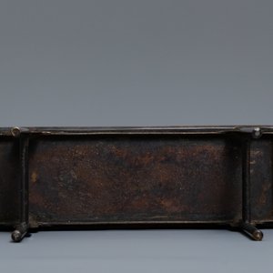A Chinese bronze miniature model of a scholar's table, 19th C. — 照片 7