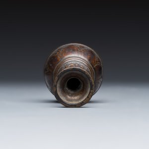 A Chinese bronze miniature vase and a stone-inset gilt-bronze belt buckle — photo 6