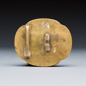 A Chinese bronze miniature vase and a stone-inset gilt-bronze belt buckle — photo 9