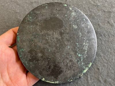 A Chinese bronze mirror, Han — 照片 5