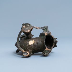 A Chinese bronze model of a Buddhist lion, late Ming — 照片 7