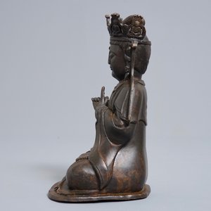 A Chinese bronze model of Guanyin, 19th C. — photo 4