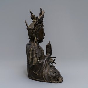 A Chinese bronze model of Guanyin, Ming — photo 2