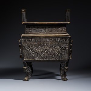 A Chinese bronze rectangular ding-form censer with handles — photo 2