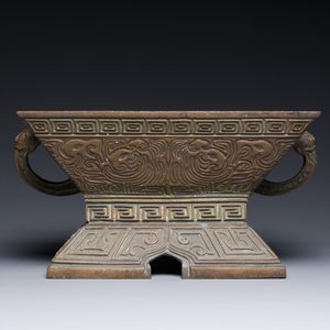A Chinese bronze ritual vessel, 'Fu', Qianlong seal mark and of the period — 照片 4