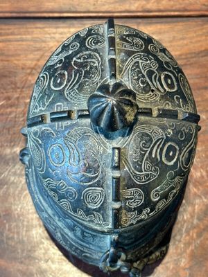 A Chinese bronze ritual wine vessel and cover, 'you', Yuan/Ming — 照片 5