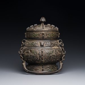 A Chinese bronze ritual wine vessel and cover, 'you', Yuan/Ming — 照片 1