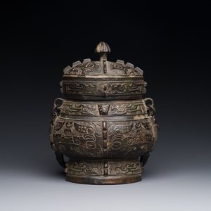 A Chinese bronze ritual wine vessel and cover, 'you', Yuan/Ming — 照片 2