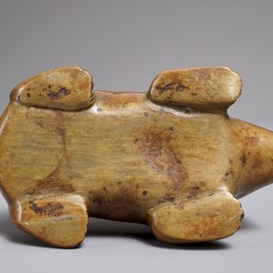 A Chinese bronze scroll or paper weight shaped as a bixie, 18/19th C. — photo 6