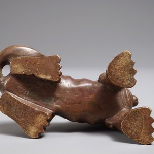 A Chinese bronze scroll or paper weight shaped as a Buddhist lion or Shishi, 18/19th C. — photo 6