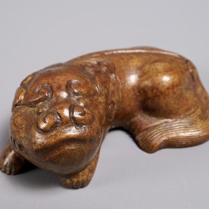 A Chinese bronze scroll or paper weight shaped as a Buddhist lion or Shishi, 18/19th C. — photo 1