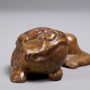 A Chinese bronze scroll or paper weight shaped as a Buddhist lion or Shishi, 18/19th C. — photo 2