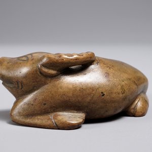 A Chinese bronze scroll or paper weight shaped as a buffalo, 18/19th C. — photo 5