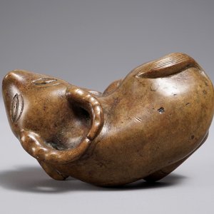 A Chinese bronze scroll or paper weight shaped as a buffalo, 18/19th C. — photo 7