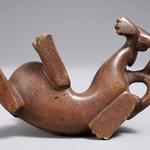A Chinese bronze scroll or paper weight shaped as a chilong, 18/19th C. — photo 6