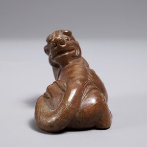 A Chinese bronze scroll or paper weight shaped as a chilong, 18/19th C. — photo 5
