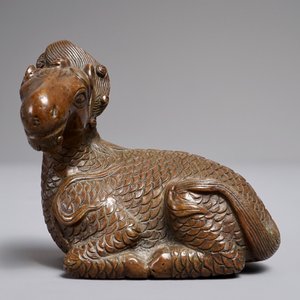 A Chinese bronze scroll or paper weight shaped as a longma, 18/19th C. — photo 2