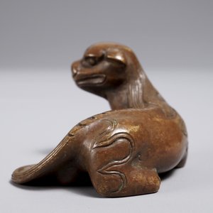 A Chinese bronze scroll or paper weight shaped as a qilin, 18/19th C. — 照片 5