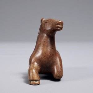 A Chinese bronze scroll or paper weight shaped as a recumbent horse, 19/20th C. — 照片 2