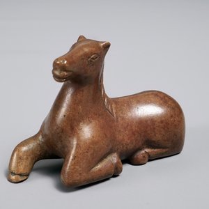 A Chinese bronze scroll or paper weight shaped as a recumbent horse, 19/20th C. — 照片 7