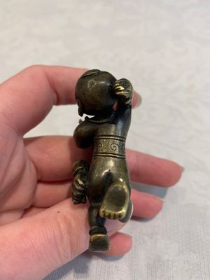 A Chinese bronze scroll weight in shape of two boys, Qing — photo 3