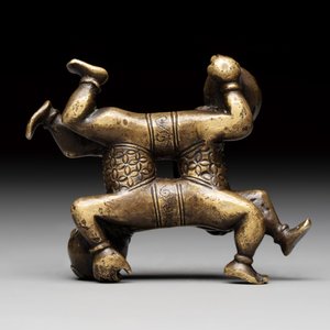 A Chinese bronze scroll weight in shape of two boys, Qing — photo 2
