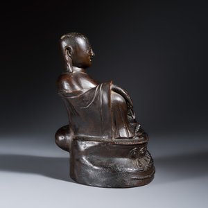 A Chinese bronze seated Budai on a lotus throne — 照片 5
