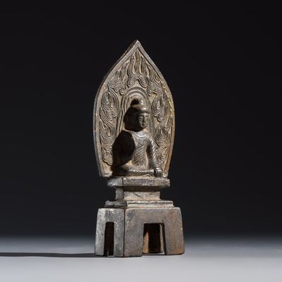 A Chinese bronze seated Buddha with a flaming halo, 19/20th C.
