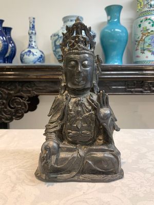 A Chinese bronze seated Guanyin, Ming — photo 2