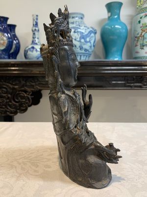 A Chinese bronze seated Guanyin, Ming — photo 5