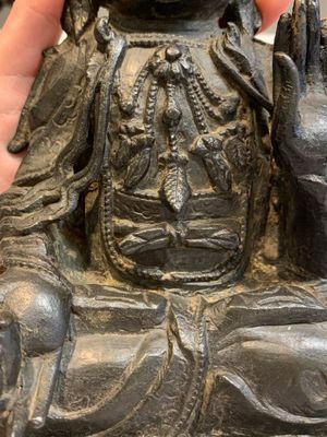 A Chinese bronze seated Guanyin, Ming — photo 9