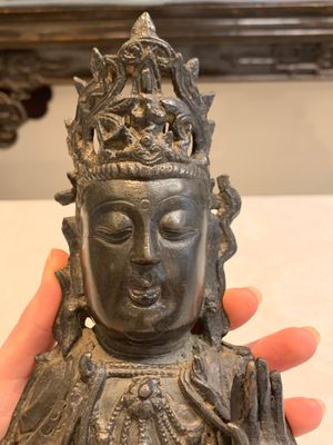 A Chinese bronze seated Guanyin, Ming — photo 10