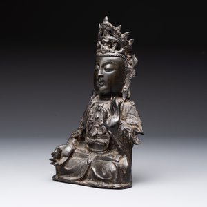 A Chinese bronze seated Guanyin, Ming — photo 2