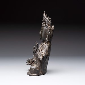 A Chinese bronze seated Guanyin, Ming — photo 3