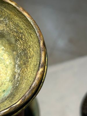 A Chinese bronze Shang-style 'gu' vase on wooden stand, 19/20th C. — 照片 11