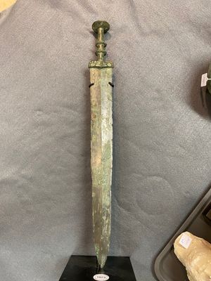 A Chinese bronze sword, Warring States Period, 5/4th C. b.C. — 照片 2