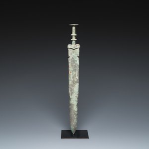 A Chinese bronze sword, Warring States Period, 5/4th C. b.C. — 照片 1