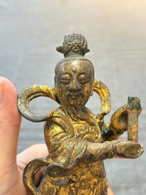 A Chinese bronze Taoist figure and a gilt-lacquered guardian, Ming — photo 6