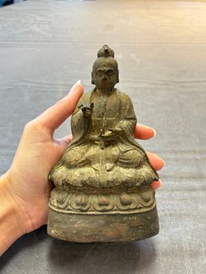 A Chinese bronze Taoist figure and a gilt-lacquered guardian, Ming — photo 8