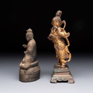 A Chinese bronze Taoist figure and a gilt-lacquered guardian, Ming — photo 2