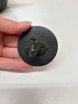 A Chinese bronze teapot and cover with a lion-shaped finial, Yuan — 照片 9