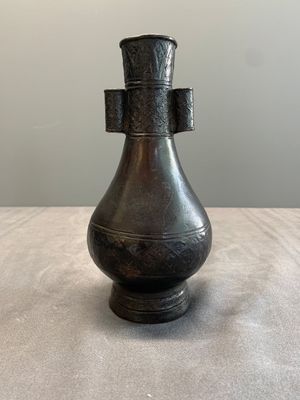 A Chinese bronze 'touhu' vase, Yuan — photo 3