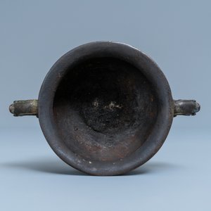 A Chinese bronze 'trigrams' censer, Ming — 照片 6