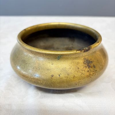 A Chinese bronze tripod censer — photo 2